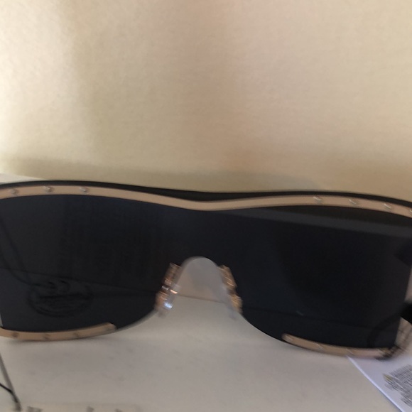 ASOS sunglasses - Picture 8 of 11